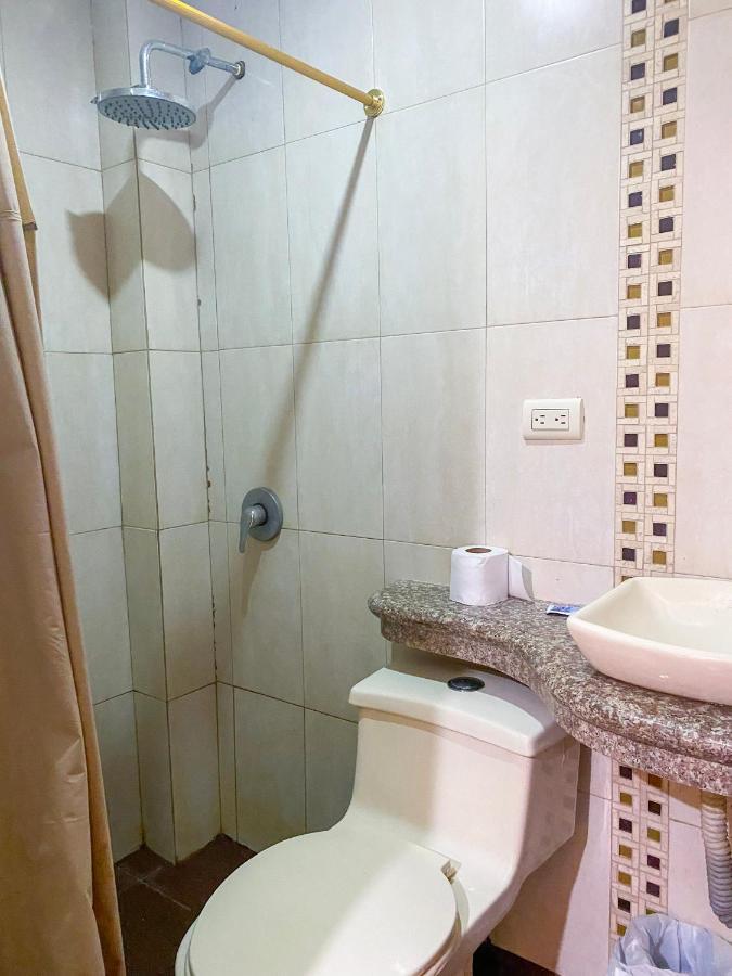 Hostal Tortuga Dorada Puerto López المظهر الخارجي الصورة